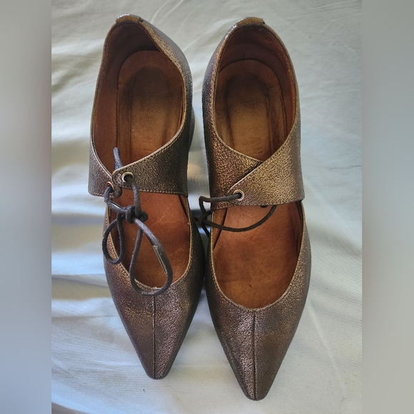 hispanitas Shoes - Gold hispanitas size 37